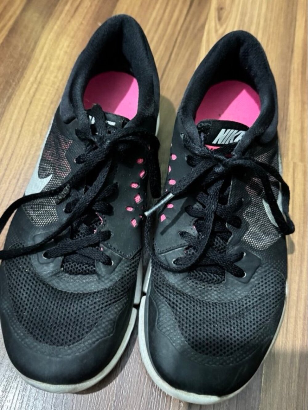 Women's Nike Lightweight Sneakers